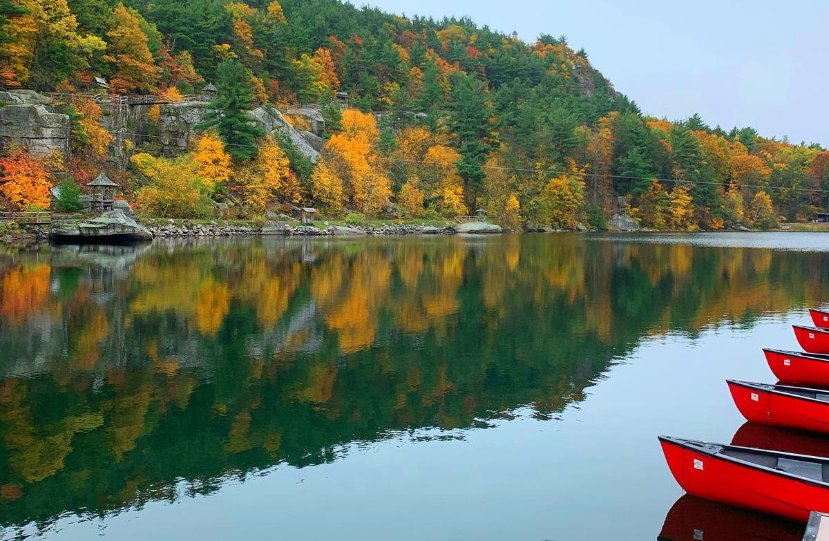 Mohonk lake, New York, in fall. 
